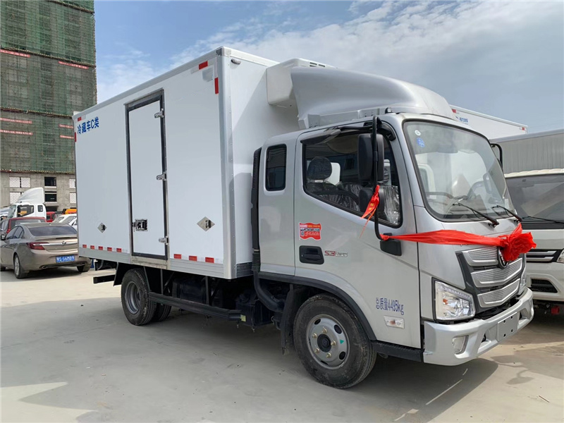 國(guó)六福田歐馬可S3排半冷藏車(chē)3米8